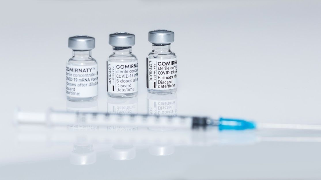 EMA vydala doporučení k registraci upravené vakcíny proti koronaviru